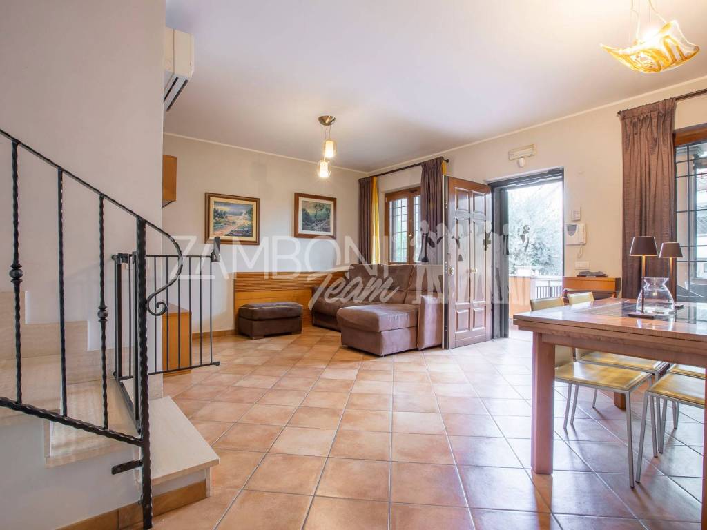 casa indipendente in vendita a Roma in zona Acilia