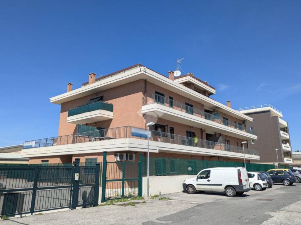 appartamento in vendita a Roma in zona Osteria del Curato