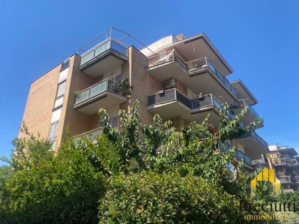 appartamento in vendita a Roma in zona Corviale
