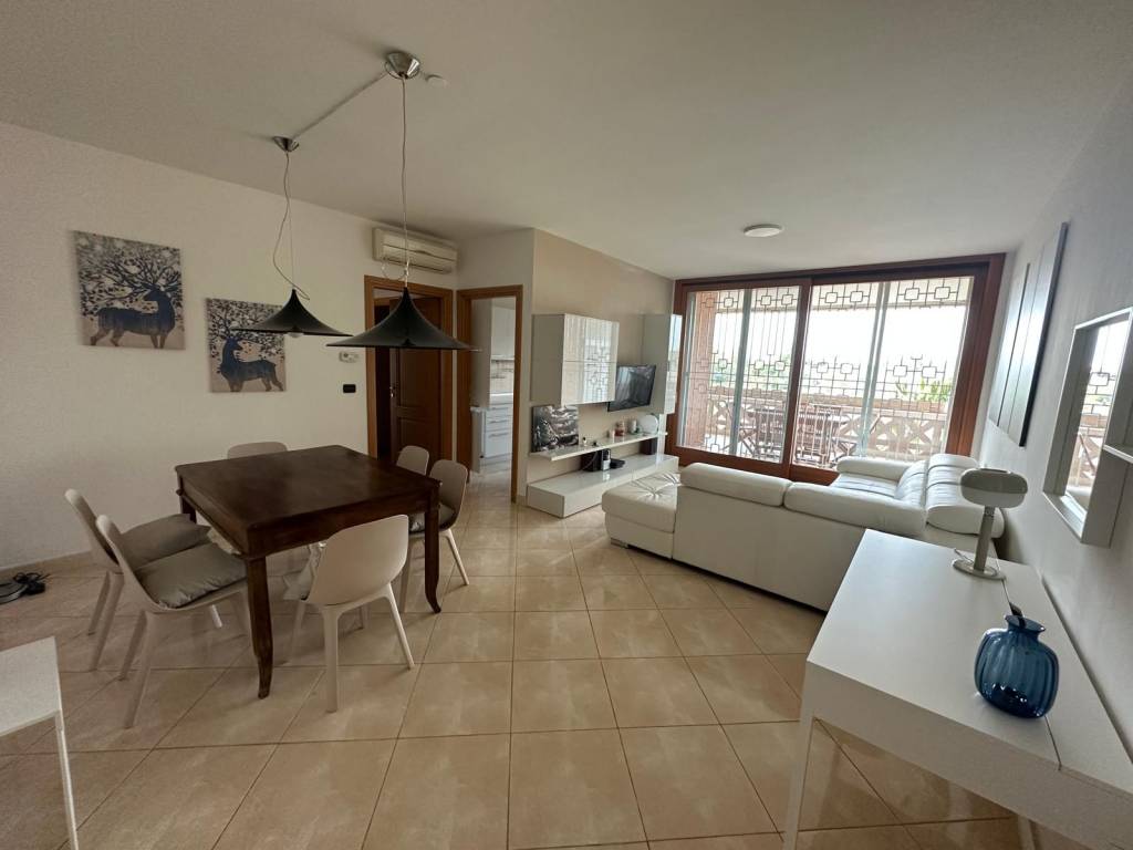 appartamento in vendita a Roma in zona Giardini di Corcolle