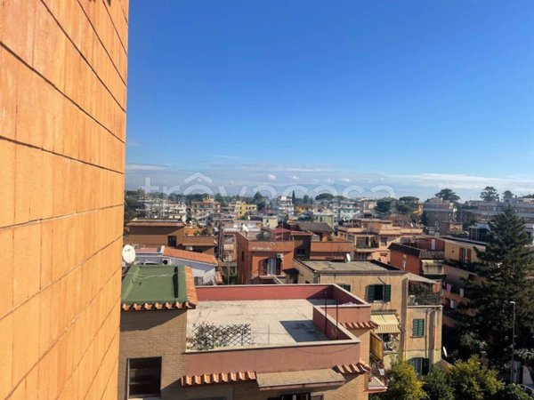 appartamento in vendita a Roma in zona Tomba di Nerone