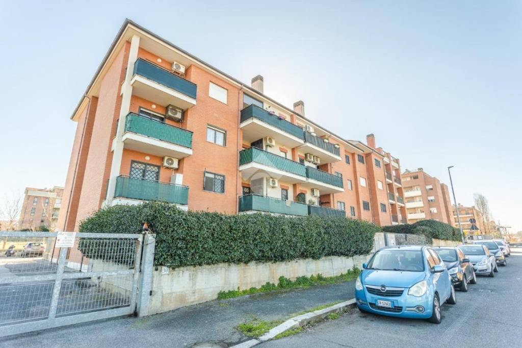 appartamento in vendita a Roma in zona Castelverde