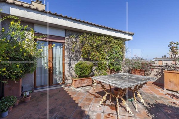 appartamento in vendita a Roma in zona Ardeatino