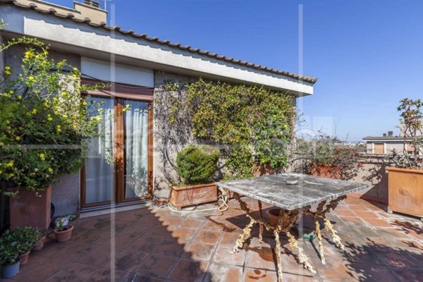 appartamento in vendita a Roma in zona Ardeatino