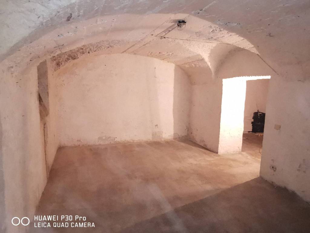 locale commerciale in vendita a Roma in zona Rione Monti/Campitelli