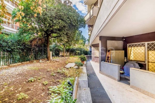 appartamento in vendita a Roma in zona Ardeatino