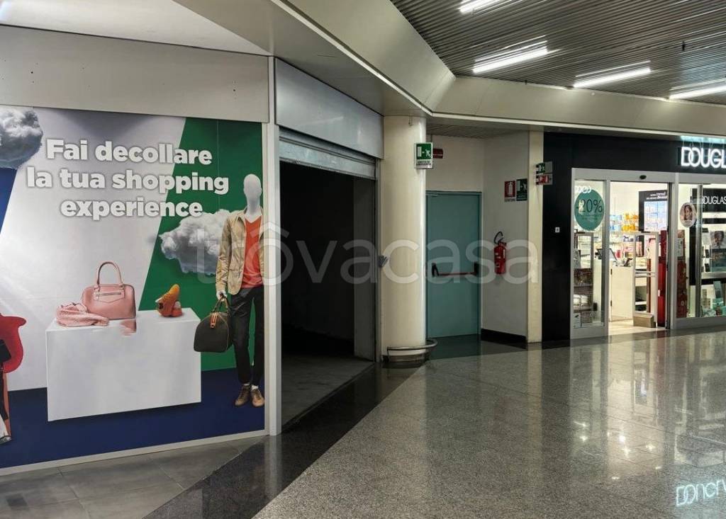 negozio in vendita a Roma in zona Ardeatino