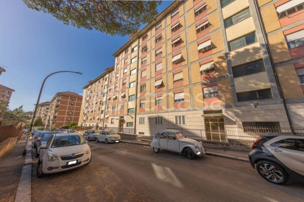 appartamento in vendita a Roma in zona Torre Spaccata