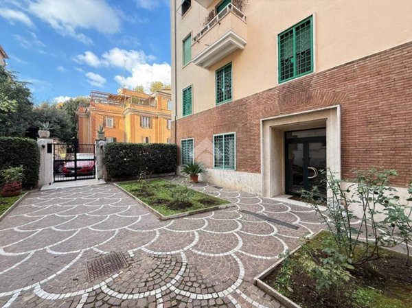 appartamento in vendita a Roma in zona Appio Latino
