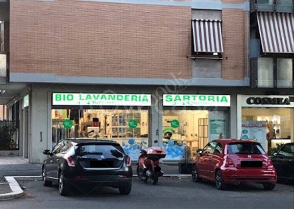 negozio in vendita a Roma in zona Ardeatino