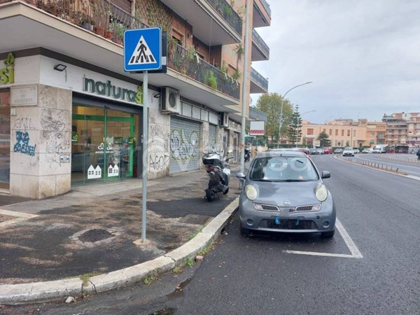 negozio in vendita a Roma in zona Portuense