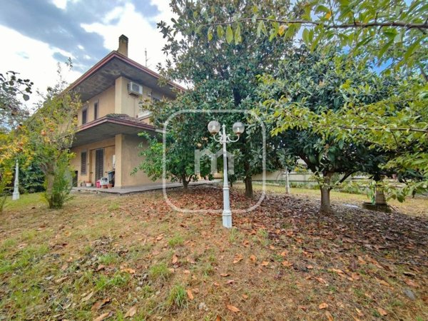 casa indipendente in vendita a Roma in zona Casal Morena