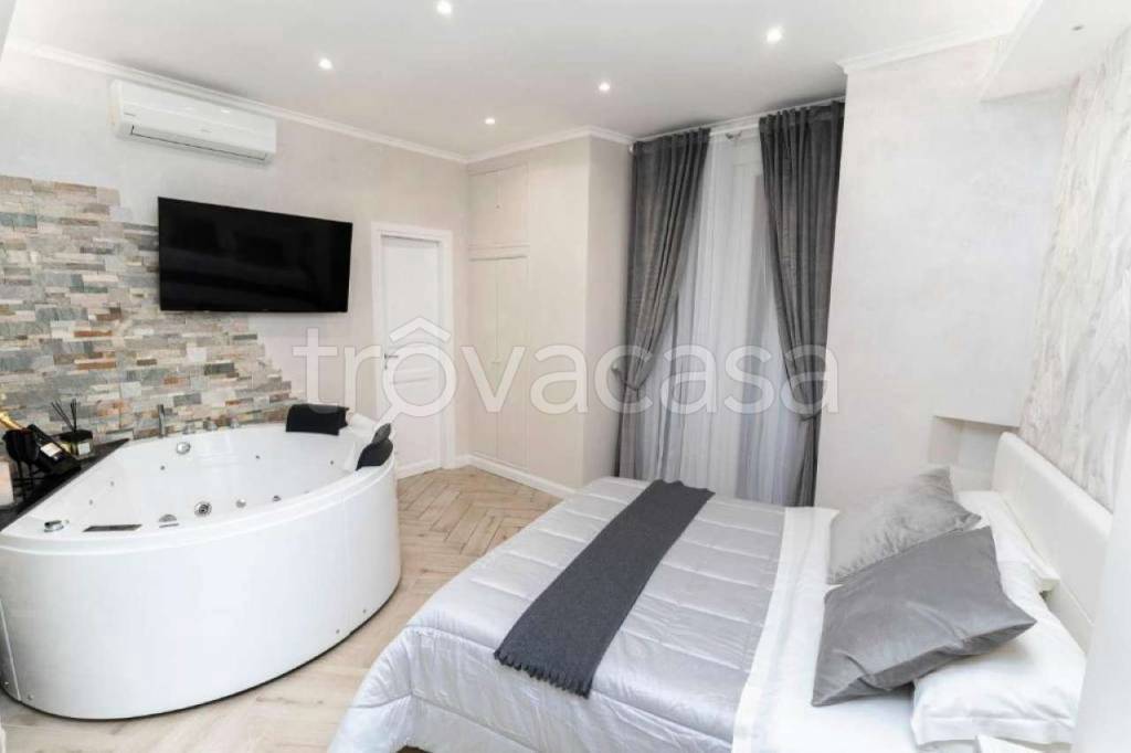 negozio in vendita a Roma in zona Esquilino