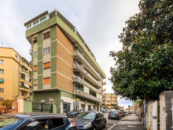 appartamento in vendita a Roma in zona Appio Latino