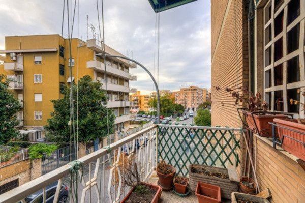 appartamento in vendita a Roma in zona Appio Latino