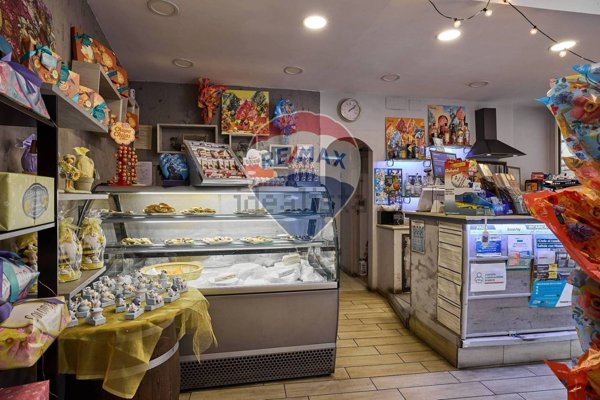 locale commerciale in vendita a Roma in zona Ponte Mammolo