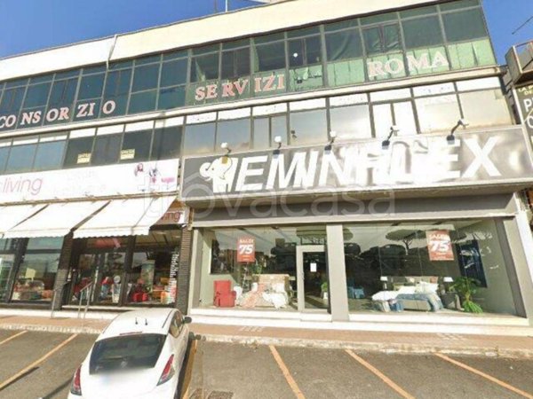 negozio in vendita a Roma in zona Osteria del Curato