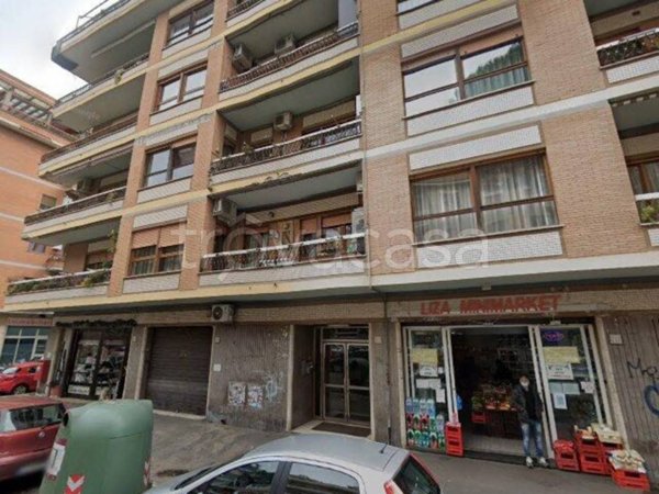 negozio in vendita a Roma in zona Ostia