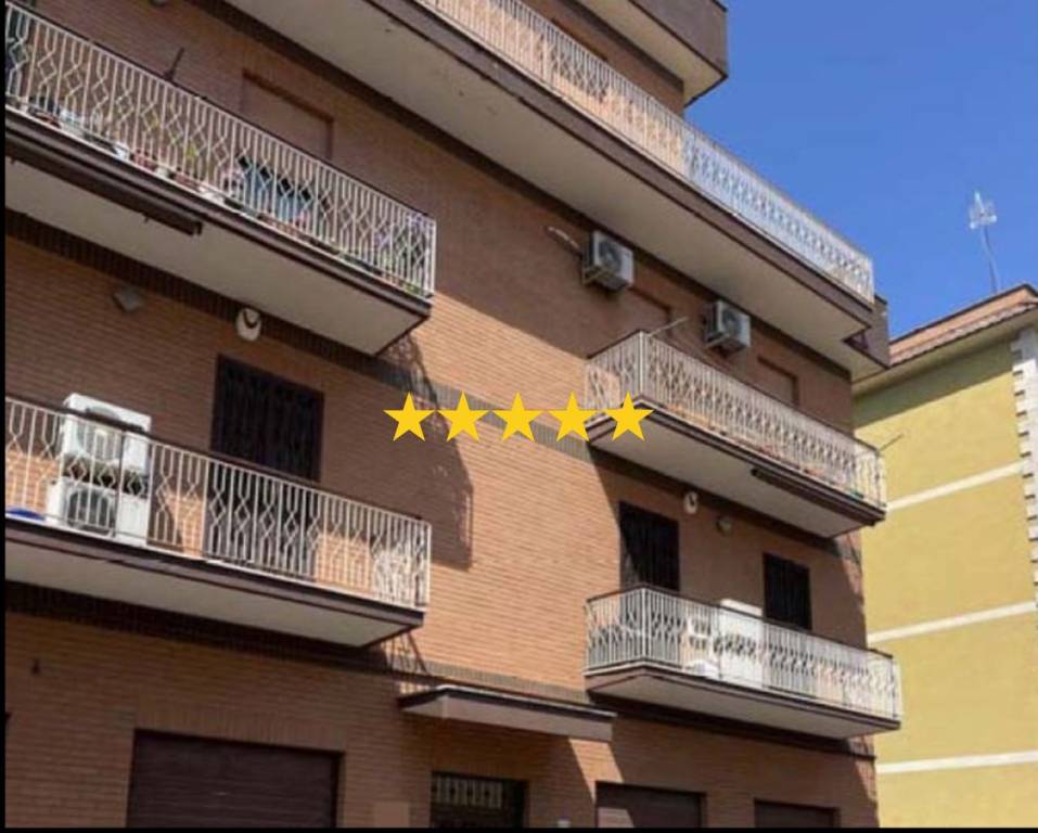 appartamento in vendita a Roma in zona Torre Angela