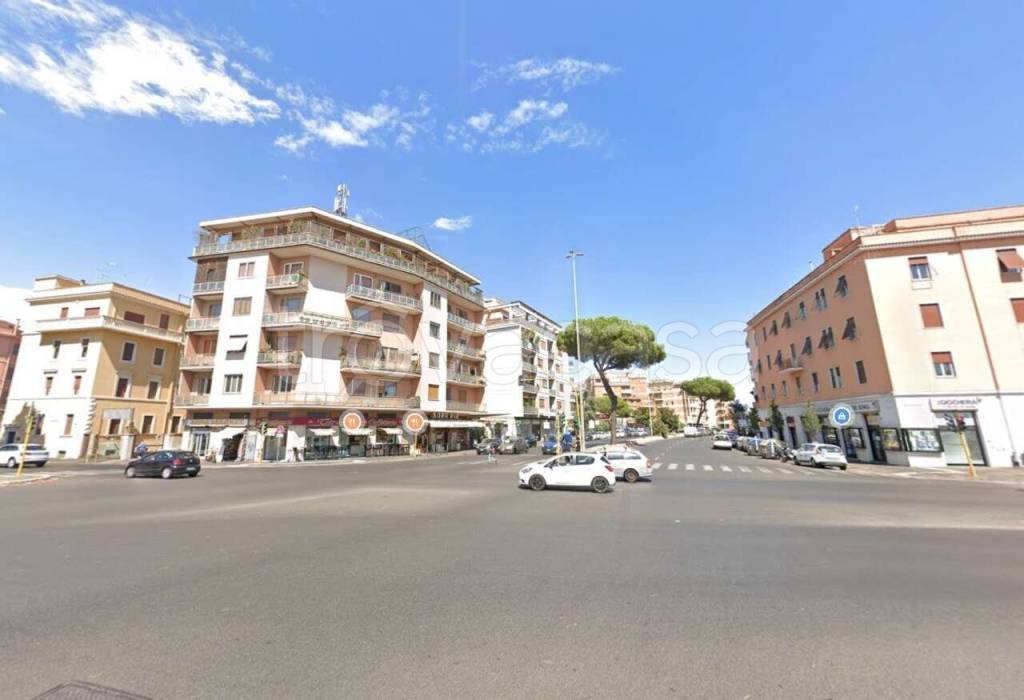 negozio in vendita a Roma in zona Aurelio