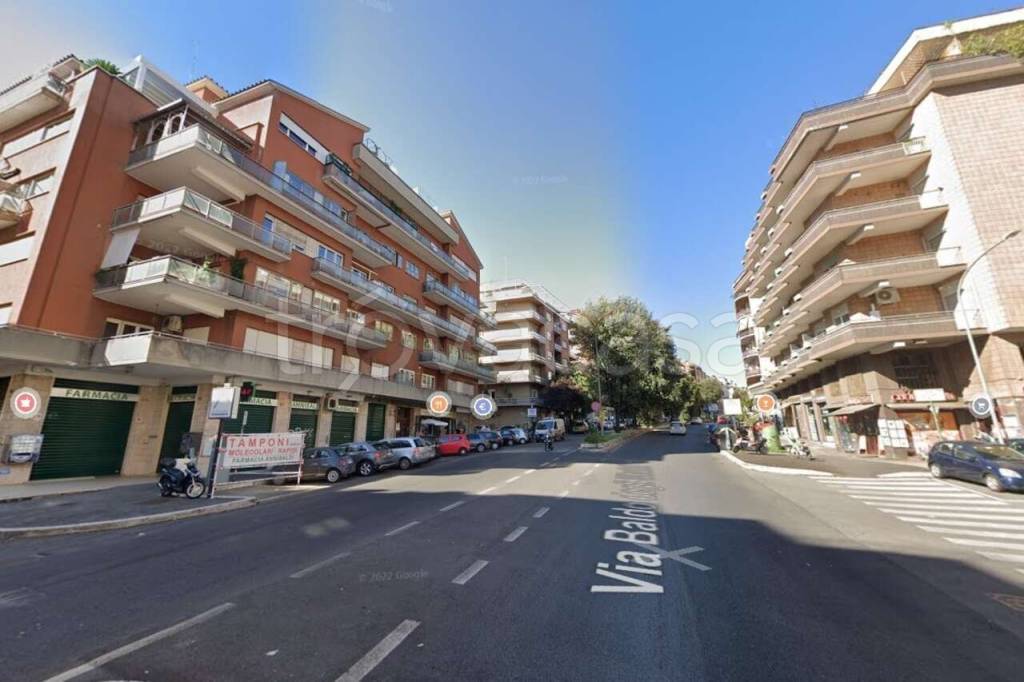 negozio in vendita a Roma in zona Aurelio