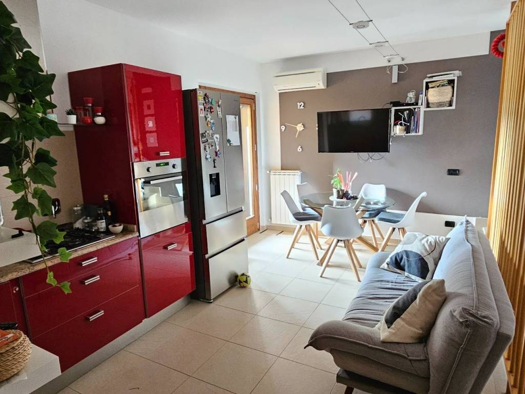 appartamento in vendita a Roma in zona Valle Muricana