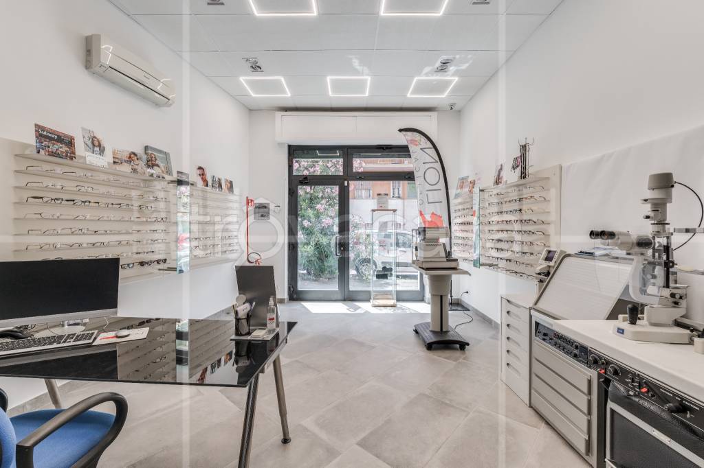negozio in vendita a Roma in zona Ardeatino