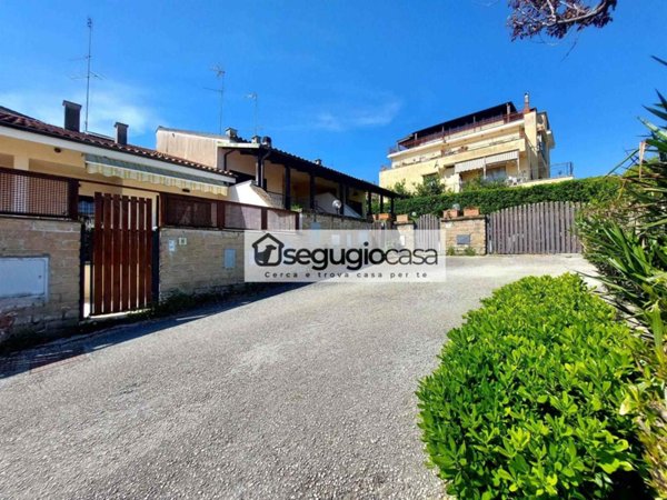 casa indipendente in vendita a Roma in zona Tor di Quinto