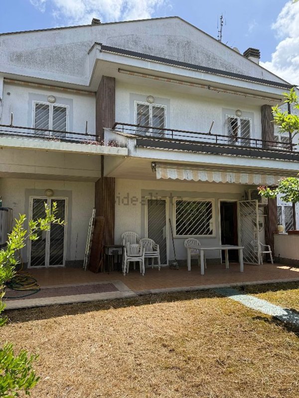 casa indipendente in vendita a Roma in zona Torrino