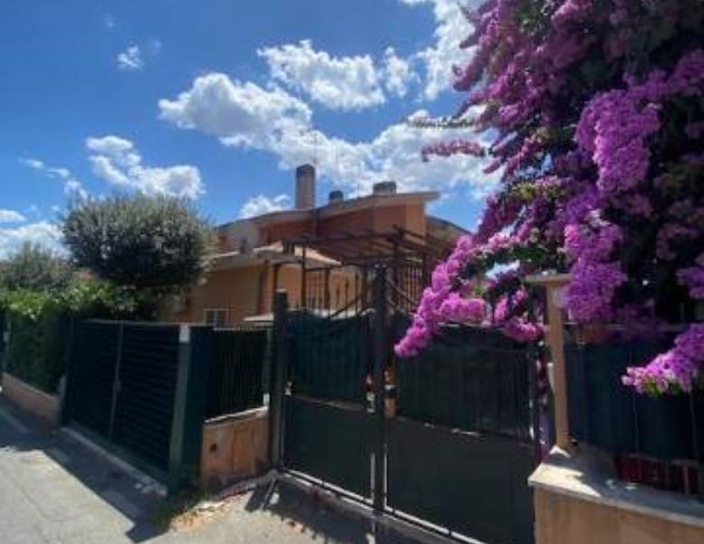 villa in vendita a Roma in zona Labaro