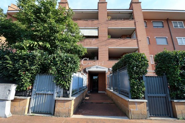 appartamento in vendita a Roma in zona Torre Angela