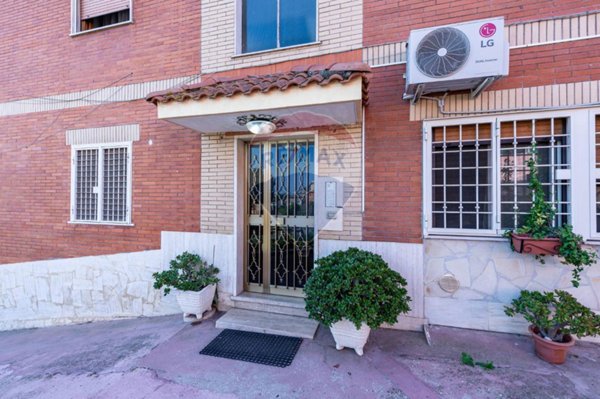 appartamento in vendita a Roma in zona Lunghezza