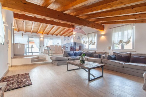 casa indipendente in vendita a Roma in zona Casal Palocco