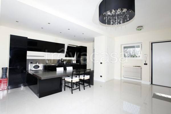 appartamento in vendita a Roma in zona Tor di Quinto