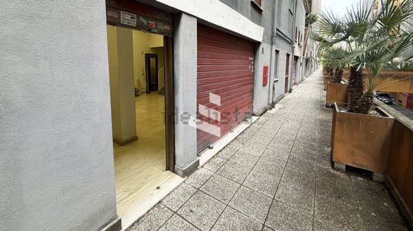 negozio in vendita a Roma in zona Ostiense