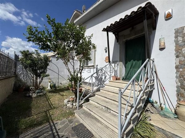 casa indipendente in vendita a Roma in zona Casal Morena