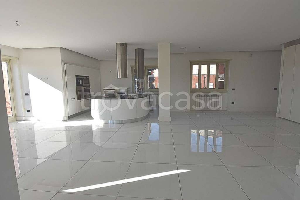 appartamento in vendita a Roma in zona Tomba di Nerone