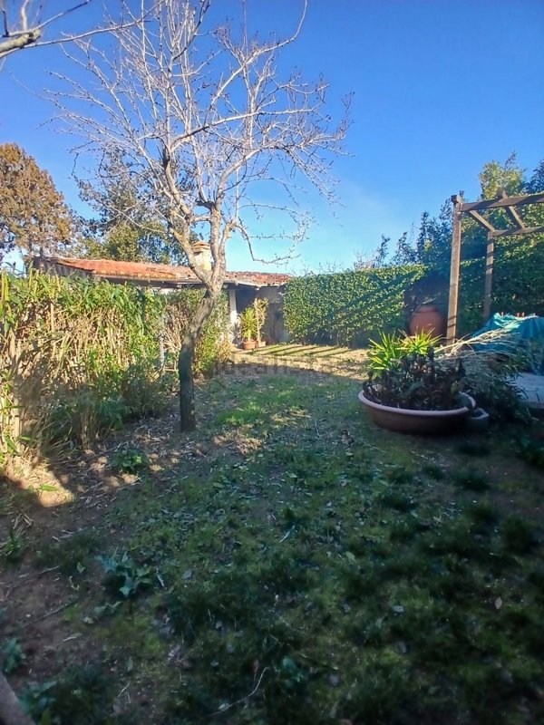 casa indipendente in vendita a Roma in zona Ostia Antica