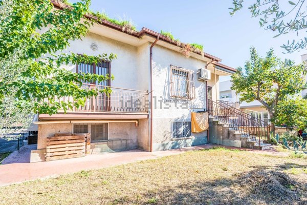 casa indipendente in vendita a Roma in zona Castelverde