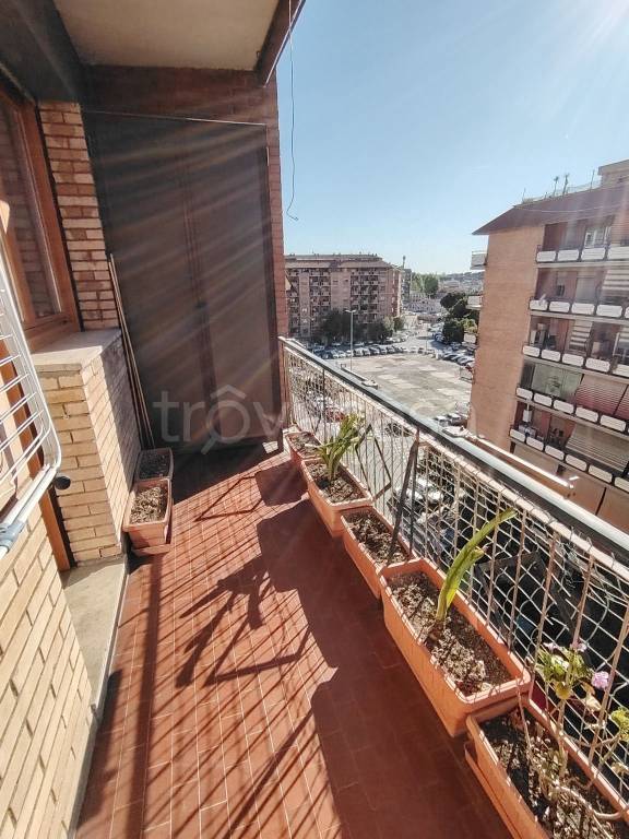 appartamento in vendita a Roma in zona Tuscolano