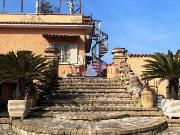 casa indipendente in vendita a Roma in zona Osteria Nuova