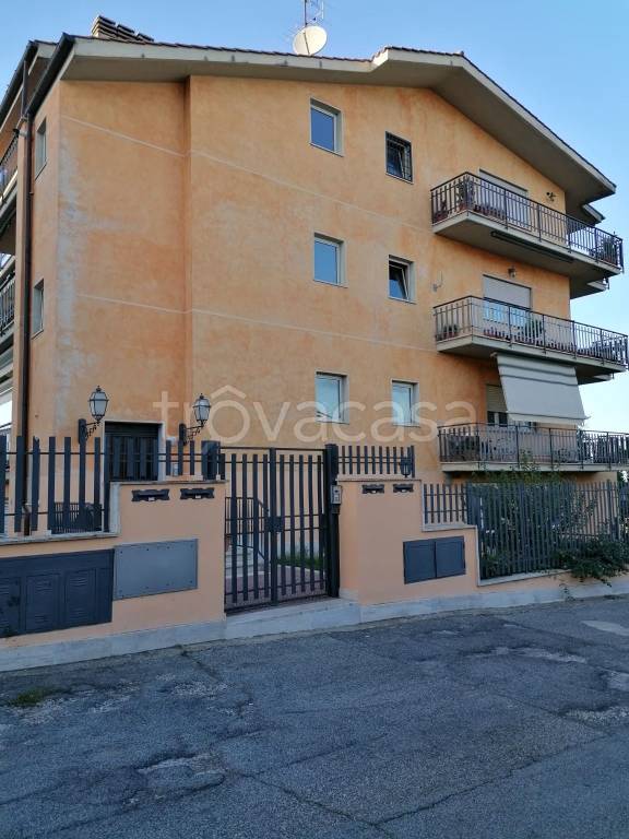 appartamento in vendita a Roma in zona Casal Morena