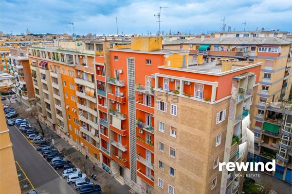 appartamento in vendita a Roma in zona Ostiense