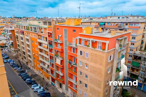 appartamento in vendita a Roma in zona Ostiense