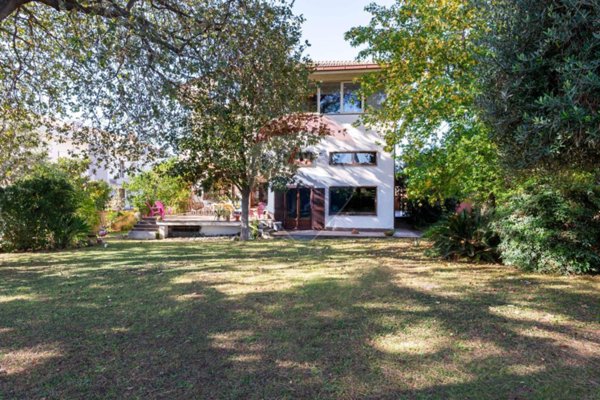 casa indipendente in vendita a Roma in zona Axa