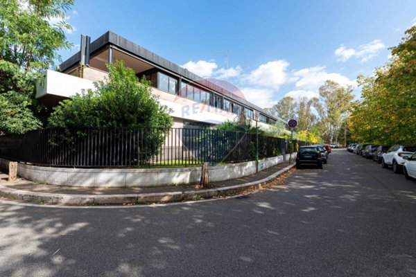 intera palazzina in vendita a Roma in zona EUR
