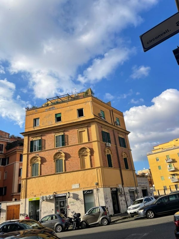 appartamento in vendita a Roma in zona Appio Latino