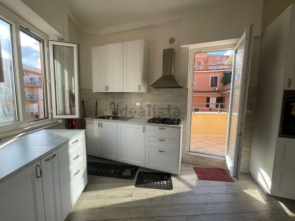 appartamento in vendita a Roma in zona Appio Latino