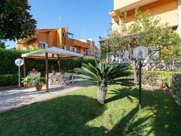 casa indipendente in vendita a Roma in zona Axa