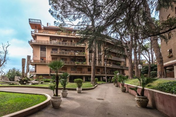 appartamento in vendita a Roma in zona Tomba di Nerone